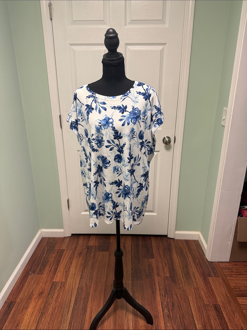 RACHEL Rachel Roy White Top with Blue Floral Print